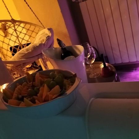 فندق A Due Passi Da فورميا المظهر الخارجي الصورة